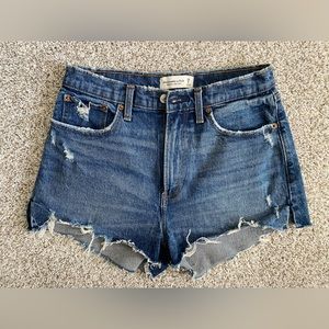 Abercrombie Curve Love High Rise Mom Short (size 28)